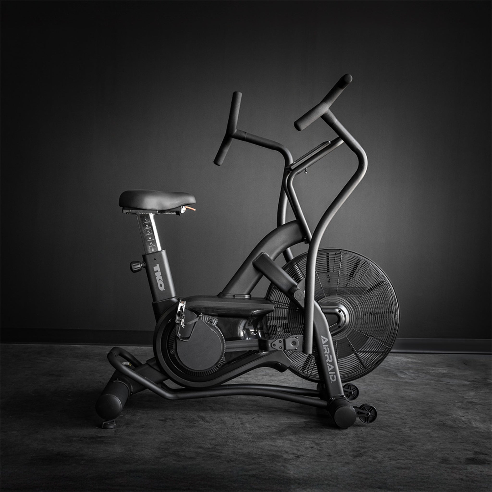 ayhi BALDOR シティサイクル ブラック 700C TKO AirRaid Bike - Gym Emotion